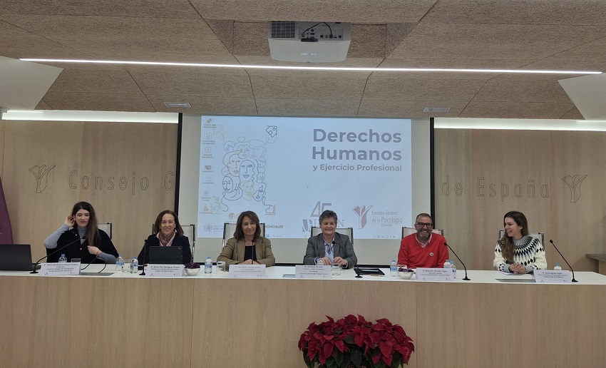 La decana del COITF interviene en la mesa estatal sobre derechos humanos y ejercicio profesional de Unión Profesional